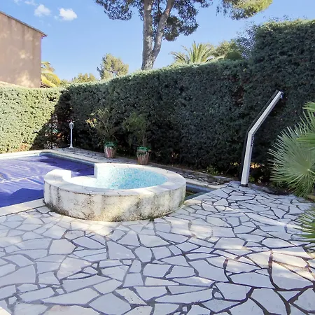Beautiful, 3-bedroom House With A Swimming Pool And Mountain Views In Saint-Raphael (Var)